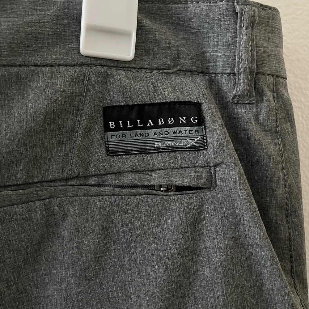 Billabong gray short